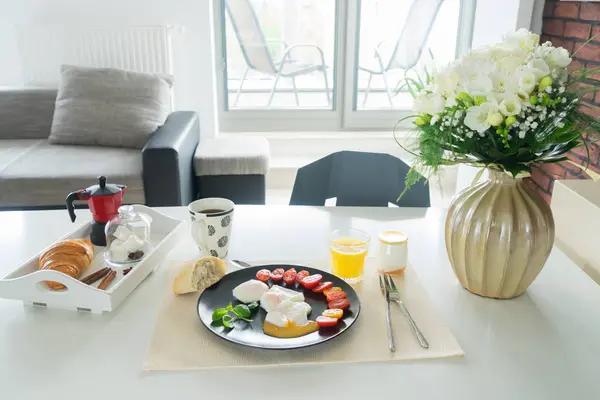 Breakfast with poached eggs — Stock Photo, Image