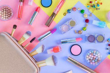 Renkli makyaj sahnesi