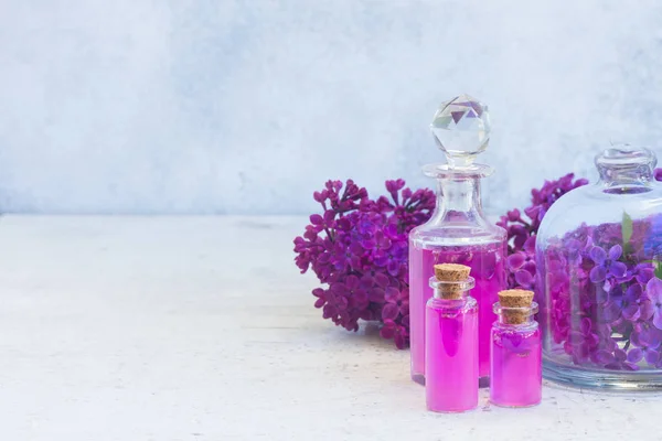 Flacons d'essence de lilas — Photo