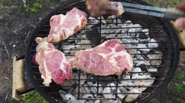 Barbekü eti biftek ile