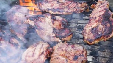 Barbekü eti biftek ile