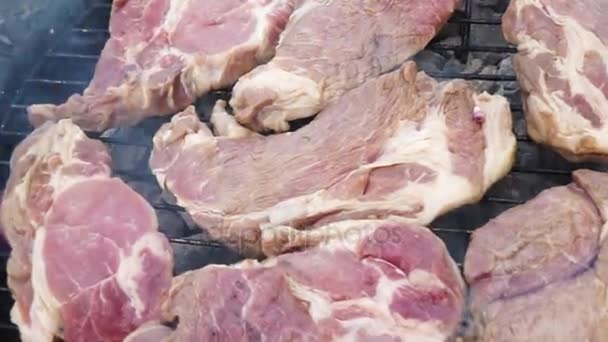 BBQ con bistecche di carne — Video Stock