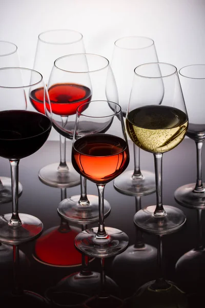 Set de vasos con vino —  Fotos de Stock