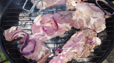 Barbekü eti biftek ile