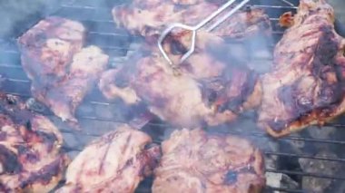 Barbekü eti biftek ile