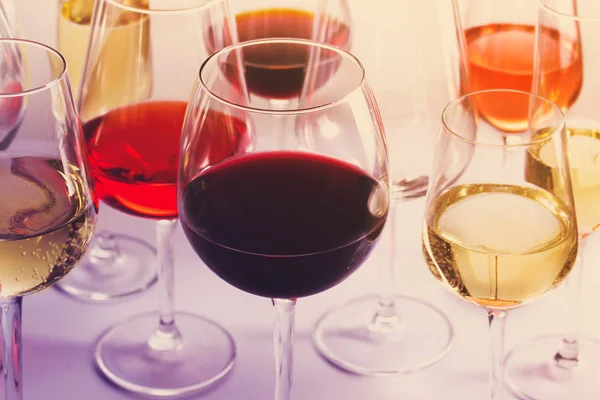 Uppsättning glas med vin — Stockfoto