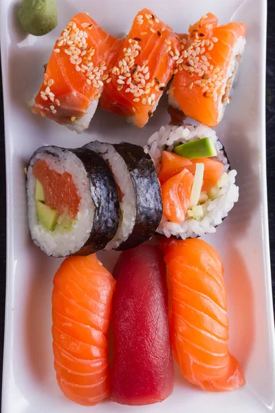 Plato de sushi japonés — Foto de Stock