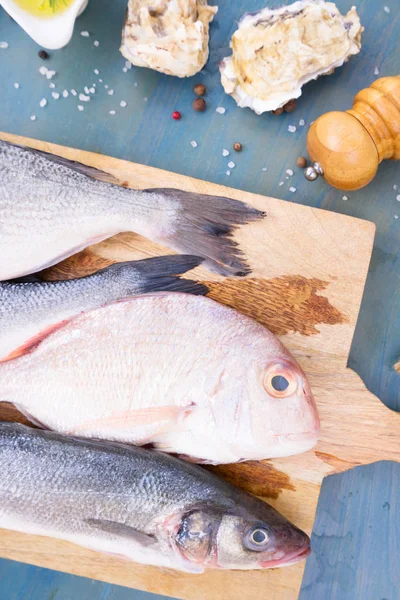 Fresh sea fish preparation — Stock Photo, Image