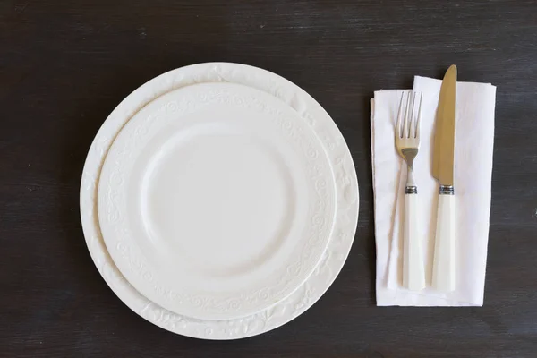 Louça colocada na mesa — Fotografia de Stock