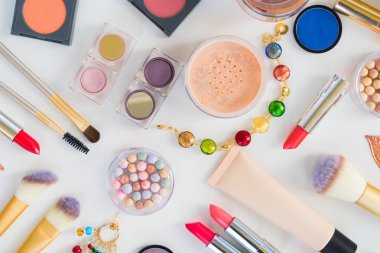 Renkli makyaj sahnesi