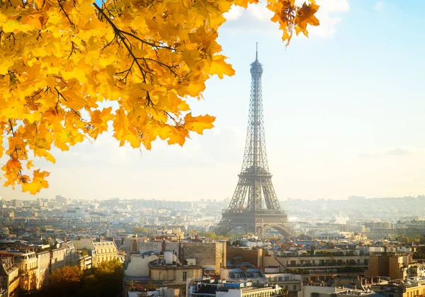 Passeio eiffel e paisagem urbana de Paris — Fotografia de Stock