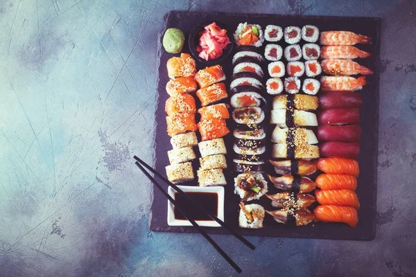 Plato de sushi japonés — Foto de Stock