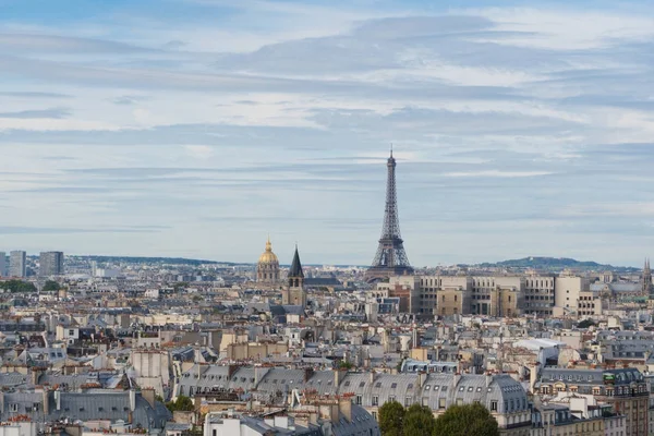 巴黎天际线与埃菲尔铁塔 — 图库照片