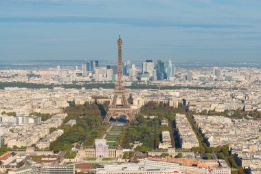 Eyfel Kulesi ve Paris şehir manzarası