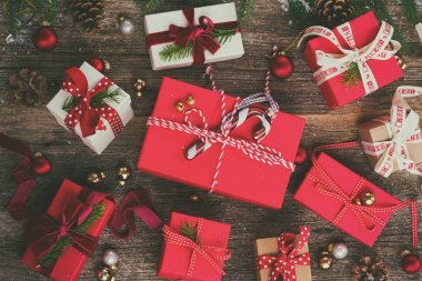 Noel hediyesi vermek