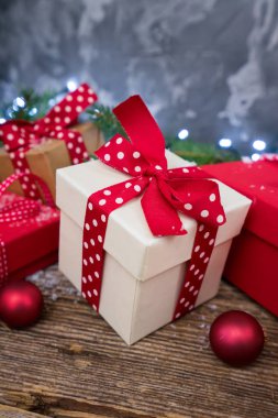 Noel hediyesi vermek
