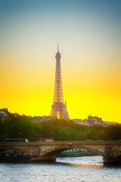 Eiffel tower at sunset, Paris — Stock Photo, Image