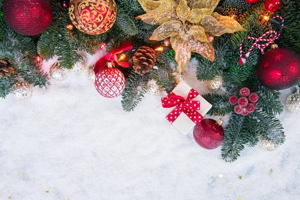 Weihnachtsszene mit Schnee — Stockfoto