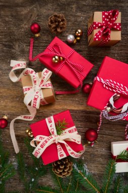 Noel hediyesi vermek