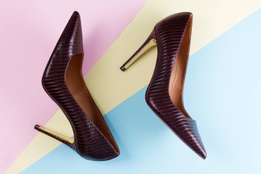 zarif yüksek topuk ayakkabı