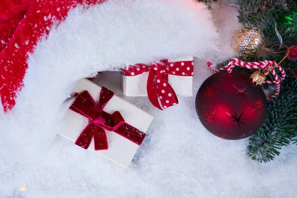雪と Snata 帽子とクリスマス シーン — ストック写真