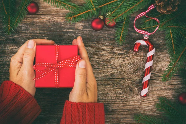 Noel hediyesi vermek