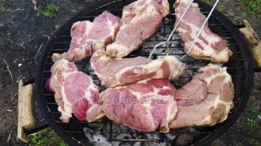 Barbekü eti biftek ile