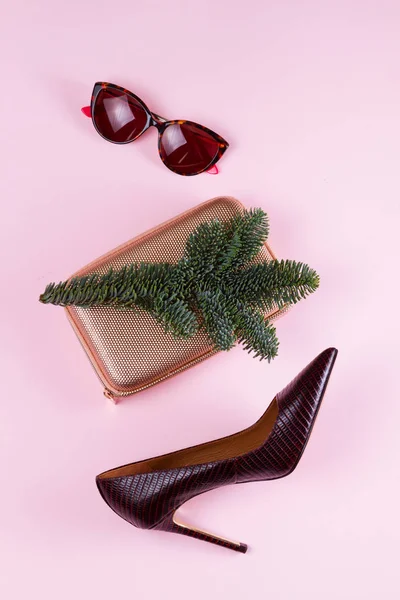 Туфли на каблуках для рождественской вечеринки — стоковое фото