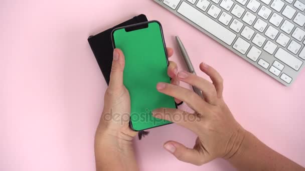 Hand holding phone — Stock Video