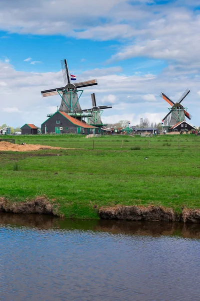 Molinos de viento holandeses —  Fotos de Stock