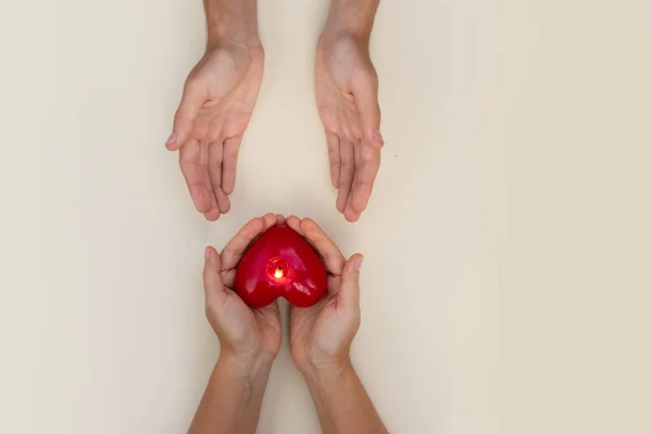 Hands holding heart — Stock Photo, Image