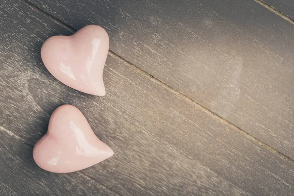 Dois corações cor de rosa — Fotografia de Stock