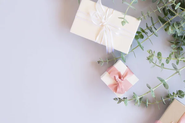 Gift boxes with green leaves — Stock Photo, Image