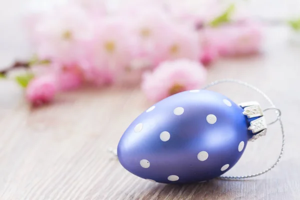 Easter egg with flowers — Stock Photo, Image