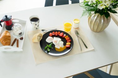 haşlanmış yumurta ile Kahvaltı