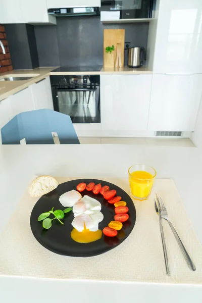 Breakfast with poached eggs — Stock Photo, Image