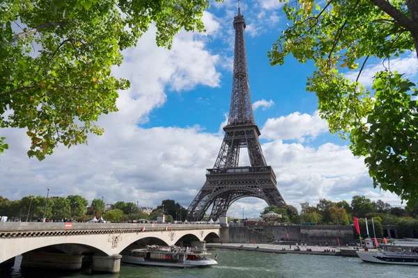 Eiffeltour über die Seine — Stockfoto
