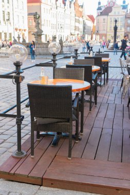 sokak café'de Bahar, Poznan