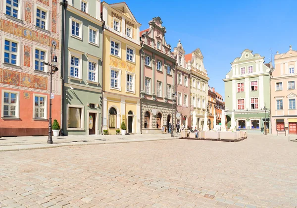 Çarpık Ortaçağ evleri, Poznan, Polonya — Stok fotoğraf