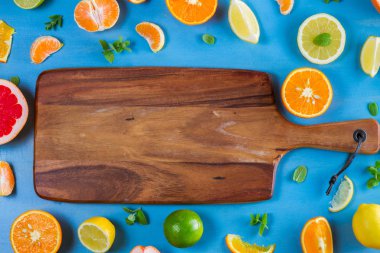 Mavi üzerinde turunçgil deseni