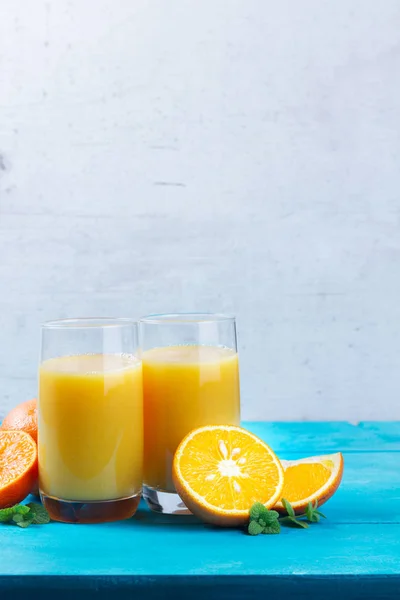 Zumo de naranja en vaso —  Fotos de Stock