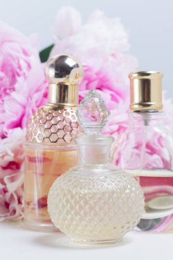 Şakayık özü şişeleri