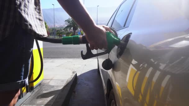 Someone refueling car — Stock Video