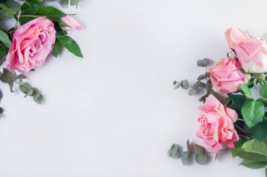 gül yaprakları ile