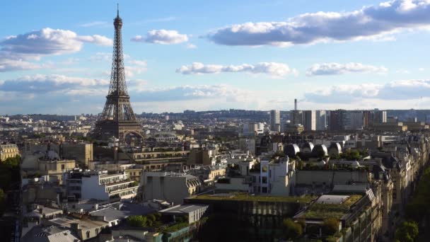 Eiffeltour en stadsgezicht van Parijs — Stockvideo