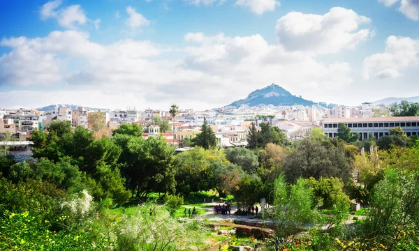 Stadtbild von Athen mit Lycabettus Hill — Stockfoto