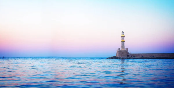 Faro de Chania al atardecer rosa, Creta — Foto de Stock