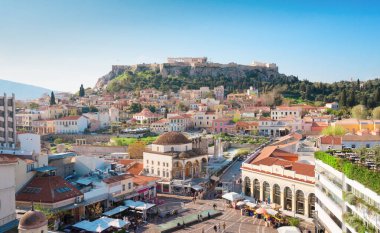 Akropolis Tepesi ile Atina 'nın ufuk çizgisi