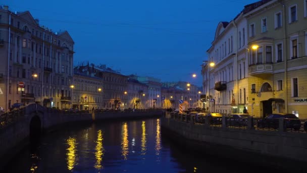Moyka rivier 's nachts, Sint-Petersburg, Rusland — Stockvideo