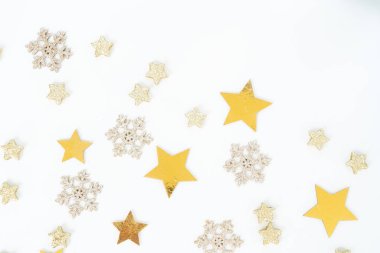 Altın madalyalarla bezenmiş Noel sahnesi